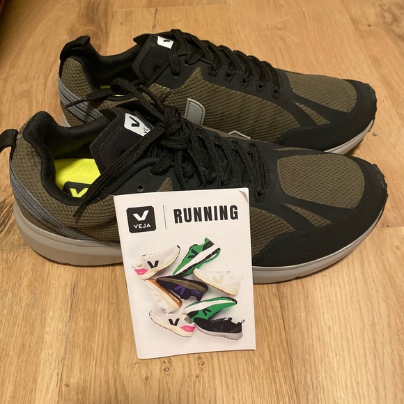 Veja Men’s Shoes size 11 - Picture 1 of 8